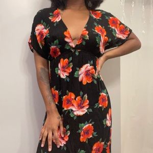 Deep V Floral Dress Ruched Waist / Black